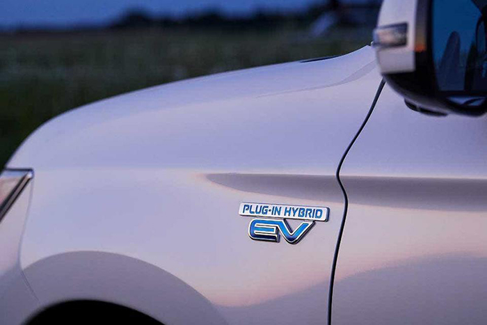 Government halves PHEV subsidies to €2,500